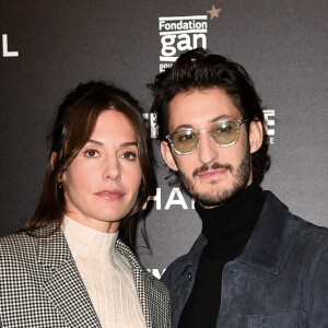 Pierre Niney et sa femme Natasha Andrew - Avant première du film "Amants" lors de la soirée d'ouverture de la rétrospective Nicole Garcia à la cinémathèque française à Paris le 15 novembre 2021. © Veeren/Bestimage