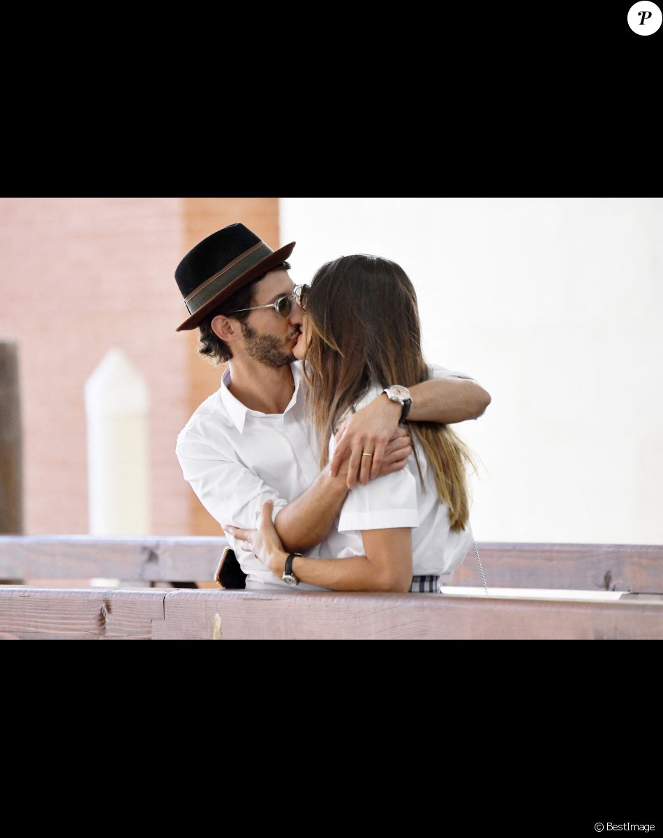 Exclusif - Pierre Niney et sa femme Natasha Andrews arrivent à Venise pour la 77ème édition du festival international du film de Venise (Mostra) le 2 septembre 2020.