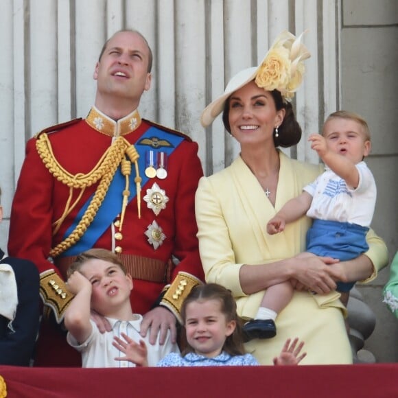 Le prince William, duc de Cambridge, et Catherine (Kate) Middleton, duchesse de Cambridge, le prince George de Cambridge, la princesse Charlotte de Cambridge, le prince Louis de Cambridge - La famille royale au balcon du palais de Buckingham lors de la parade Trooping the Colour 2019, célébrant le 93ème anniversaire de la reine Elisabeth II, Londres, le 8 juin 2019.