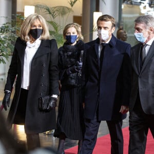 Le président de la République française, Emmanuel Macron, sa femme la Première Dame, Brigitte Macron et David Maria Sassoli, président du Parlement européen lors de la cérémonie en hommage à l'ancien président .G.d'Estaing, à l'occasion du premier anniversaire de son décés, au Parlement Européen à Strasbourg, France, le 2 décembre 2021. © Sipa/Pool/Bestimage