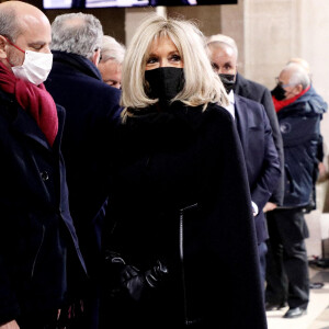 La Première Dame Brigitte Macron - Le cénotaphe de la danseuse et chanteuse française d'origine américaine qui a combattu pour la Résistance française et contre le racisme, Joséphine Baker (1906-1975) entre au Panthéon par la Grande Porte de Paris, France, le 30 novembre 2021. L'icône sera la sixième femme sur 80 personnalités illustres à recevoir l'honneur d'être accueillie au Panthéon. © Dominique Jacovides / Bestimage