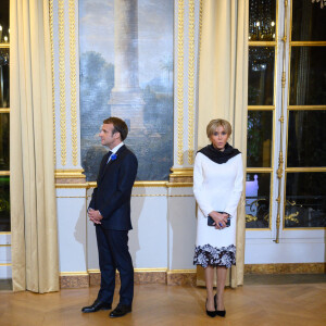 Emmanuel Macron, president de la Republique francaise, sa femme Brigitte Macron - Dîner des chefs d'Etats et de Gouvernements, des chefs des Organisations internationales, des acteurs du numérique ainsi que des partenaires du Forum au palais de l'Elysée à Paris. Le 11 novembre 2021 © Stéphane Lemouton / Bestimage