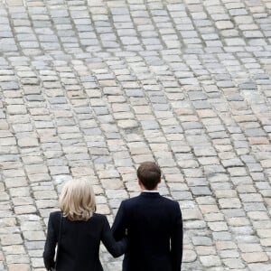 Le président de la République française, Emmanuel Macron et sa femme la Première Dame, Brigitte Macron lors de la cérémonie d'hommage national à Hubert Germain, chancelier d'honneur de l'Ordre de la Liberation et dernier Compagnon de la Liberation dans la cour d'honneur des Invalides à Paris, France, le 15 octobre 2021. © Stéphane Lemouton/Bestimage