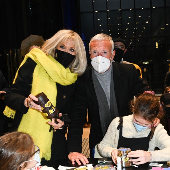 Brigitte Macron et Didier Deschamps - Lancement de l'Opération Pièces Jaunes à La Poste Centrale du Louvre à Paris. Le 12 janvier 2022 © Coadic Guirec / Bestimage