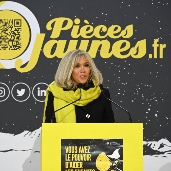 Brigitte Macron - Lancement de l'Opération Pièces Jaunes à La Poste Centrale du Louvre à Paris. Le 12 janvier 2022 © Coadic Guirec / Bestimage