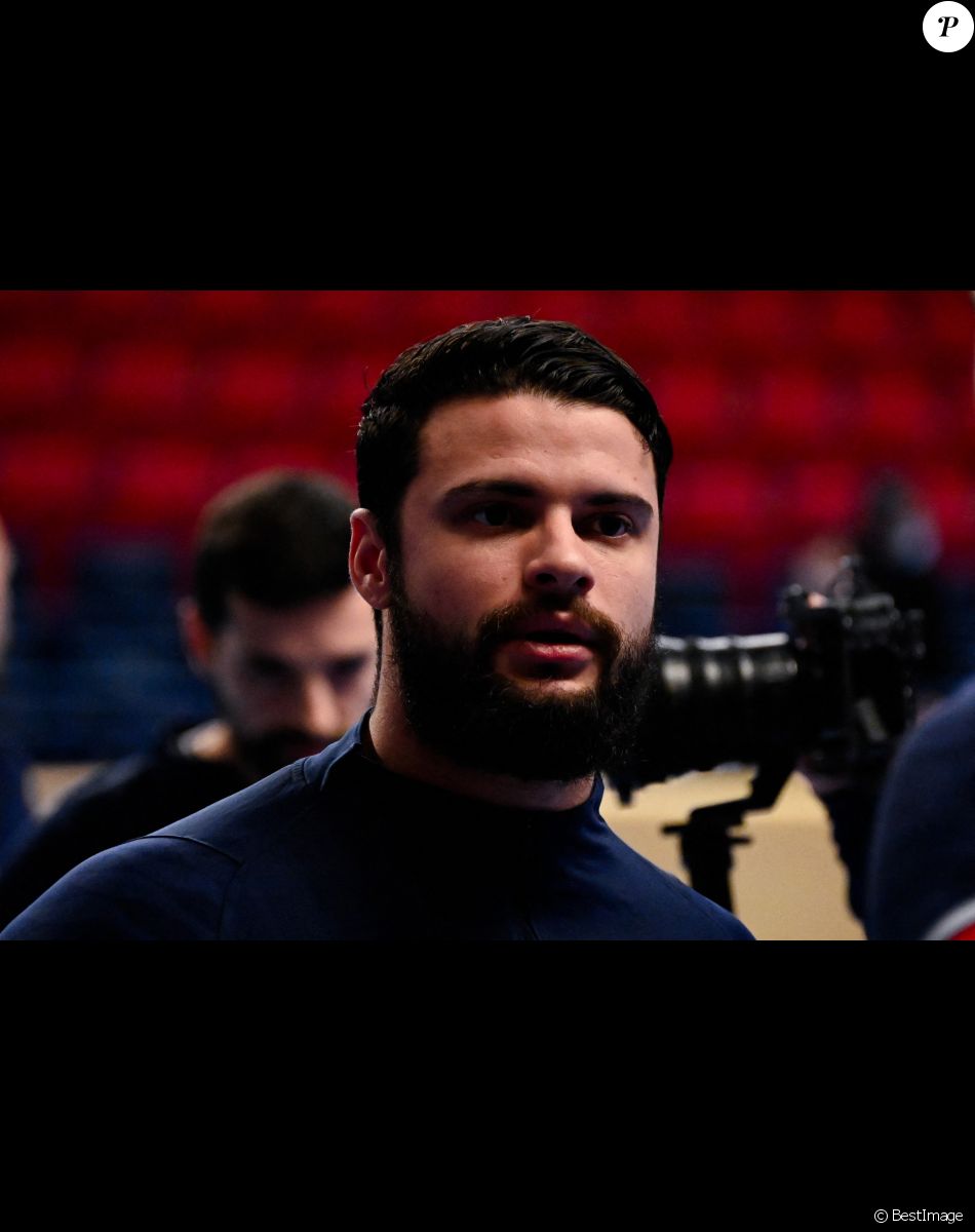 Elohim Prandi - Echauffement - Handball Match de Ligue Des Champions (LDC) "PSG - Barcelone (28-28)" à Paris, le 9 décembre 2021.