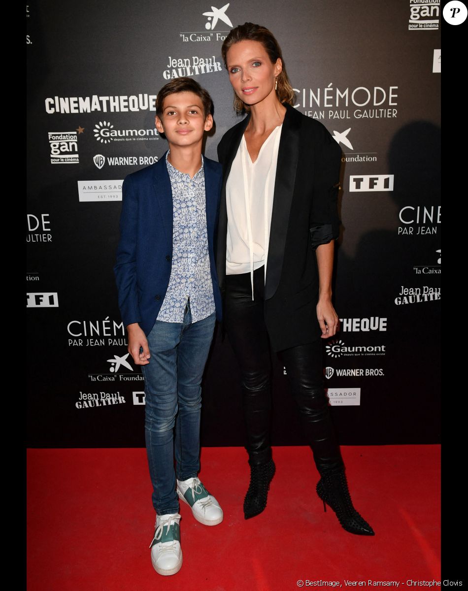 Sylvie Tellier et son fils Oscar - Visite privée de l'exposition Cinémode par Jean-Paul Gaultier à la cinémathèque française à Paris le 3 octobre 2021. © Veeren Ramsamy - Christophe Clovis/Bestimage