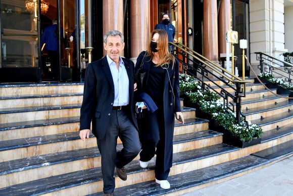 Exclusif - Carla Bruni et Nicolas Sarkozy ont diné en amoureux au restaurant La Petite Maison à Nice, le 8 janvier 2022, ils ont passé leur we à Monaco. © Bruno Bebert / Bestimage