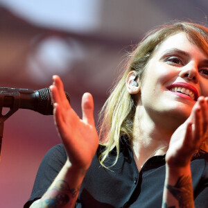 Coeur de Pirate en concert lors du 67ème festival "Nuits du Sud", place du Grand Jardin, à Vence. Le 2 août 2019 © Lionel Urman / Bestimage