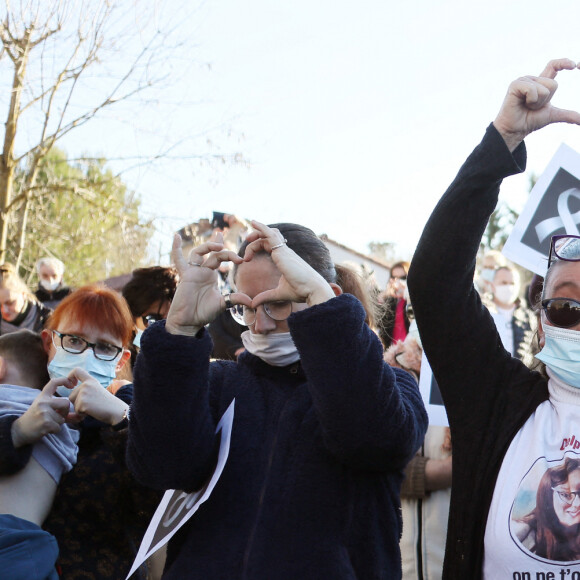 La famille et les proches se sont réunis pour une marche blanche en hommage à Delphine Jubillar, l'infirmière de 33 ans, disparue il y a un an, à Cagnac-les-Mines. Le 19 décembre 2021 © Patrick Bernard / Bestimage