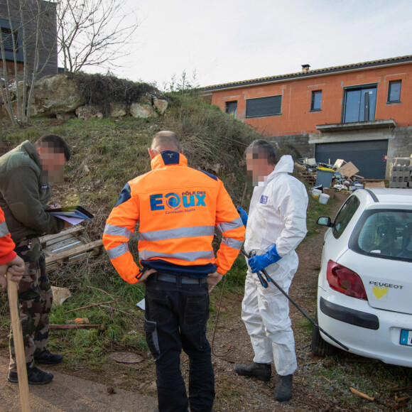 La maison en construction de Delphine Jubillar (Aussaguel) , disparue sans laisser de traces depuis le 16 décembre 2020 à Cagnac les Mines dans le Tarn. Un gendarme et une équipe du service des eaux ont mené des investigations pour chercher des traces dans le réseau raccordé à la maison. Le 7 janvier 2021  © Frédéric Maligne / Bestimage