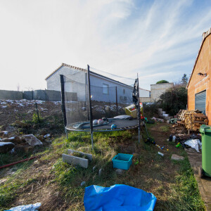 La maison en construction de Delphine Jubillar (Aussaguel) , disparue sans laisser de traces depuis le 16 décembre 2020 à Cagnac les Mines dans le Tarn. Un gendarme et une équipe du service des eaux ont mené des investigations pour chercher des traces dans le réseau raccordé à la maison. Le 7 janvier 2021  © Frédéric Maligne / Bestimage