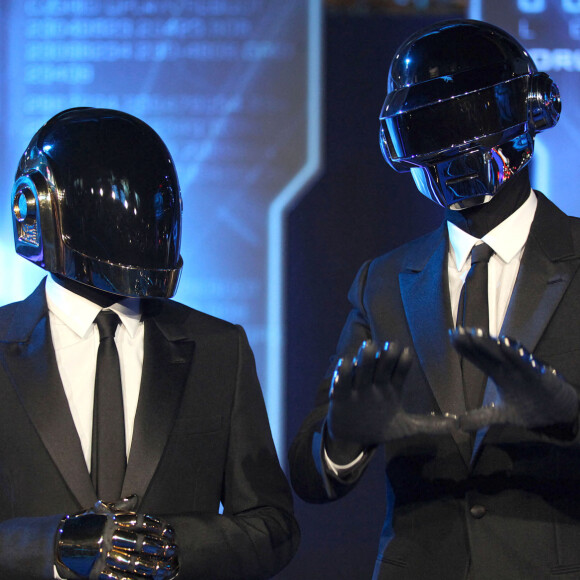 Le groupe Daft Punk à la première mondiale du film "Tron" à Hollywood.