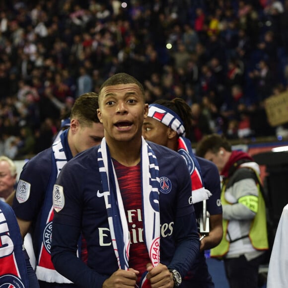 Kylian Mbappé et son frère Ethan - Le PSG célèbre son titre de Champion de France 2019 au Parc ders Princes à Paris, le 18 mai 2019. 