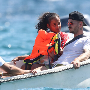 Matt Pokora et sa compagne Christina Milian et leur fils Isaiah sont allés déjeuner avec des amis au restaurant de plage Le Layet au Lavandou le 20 juillet 2020.