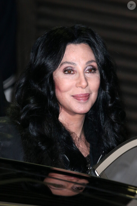 La chanteuse Cher s'est rendue dans les studios de l'emission "X-Factor" a Londres. Le 13 octobre 2013 