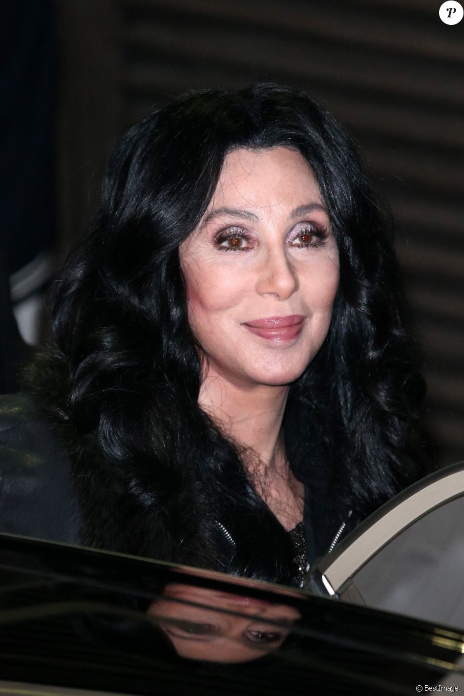 La chanteuse Cher s'est rendue dans les studios de l'emission X-Factor ...