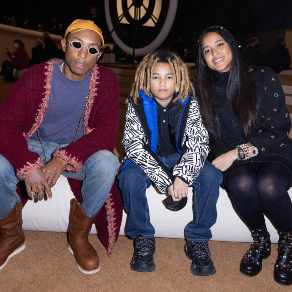 Pharrell Williams, son épouse Helen Lasichanh et leur fils Rocket assistent au défilé de mode Chanel, collection Haute-Couture printemps-été 2022 au Grand Palais à Paris. © Olivier Borde / Bestimage