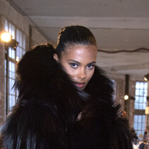 Tina Kunakey assiste au défilé Alexandre Vauthier, collection Haute Couture printemps-été 2022. Paris, le 25 janvier 2022.