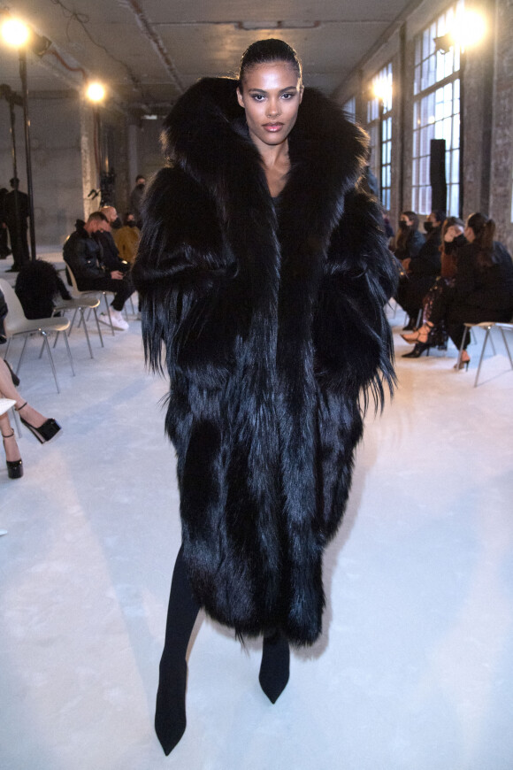 Tina Kunakey assiste au défilé Alexandre Vauthier, collection Haute Couture printemps-été 2022. Paris, le 25 janvier 2022.