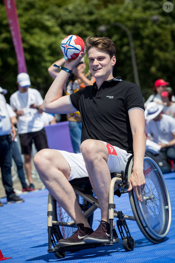 Yannick Agnel - Journée Paris 2024 sur la place de La Concorde à Paris le 23 juin 2019. La Concorde s'est transformée le temps d'une journée pour devenir un magnifique parc sportif urbain au coeur de Paris et inviter petits et grands, en famille, entre amis, à partager des moments inoubliables au contact des plus grands athlètes. © Cyril Moreau/Bestimage