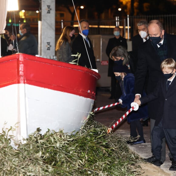 La princesse Caroline de Hanovre, la princesse Gabriella, Le prince héréditaire Jacques, le prince Albert II de Monaco lors de la célébration de la sainte Dévote, Sainte Patronne de Monaco, sur le quai Albert 1er le 26 janvier 2022 © Jean-Charles Vinaj / Pool Monaco / Bestimage