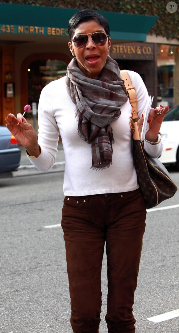 Natalie Cole à la sortie de chez le médecin à Los Angeles le 4 janvier 2010