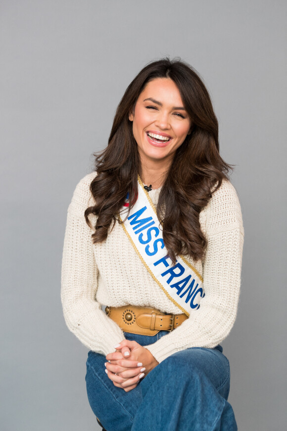 Exclusif - Rendez-vous avec Diane Leyre (Miss France 2022) dans les locaux de Webedia à Levallois le 24 janvier 2022. © Tiziano Da Silva / Bestimage