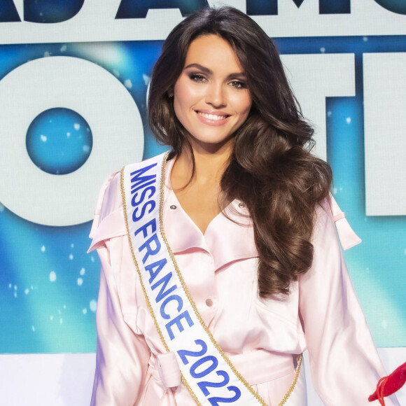 Exclusif - Diane Leyre (Miss France 2022) - Pendant l'émission TPMP (Touche Pas à Mon Poste) présentée en direct par C.Hanouna le 13/12/21 en direct sur C8, Paris le 13 décembre 2021. © Jack Tribeca / Bestimage 