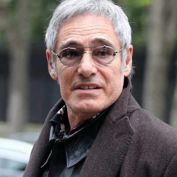 Gérard Lanvin arrive à l'enregistrement de l'émission "Vivement Dimanche" à Paris.