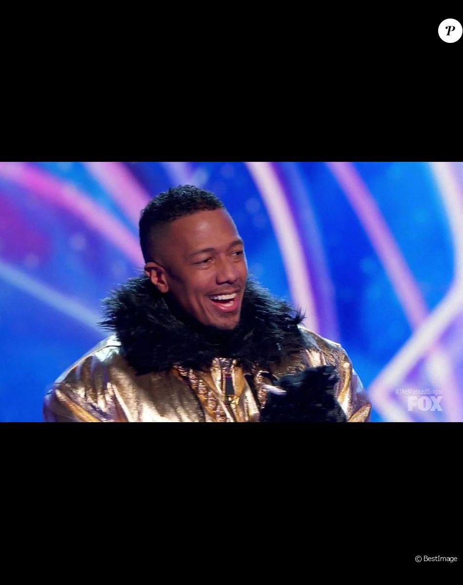 Nick Cannon durant son retour dans l'émission Mask Singer après avoir été absent à cause du coronavirus (COVID-19).