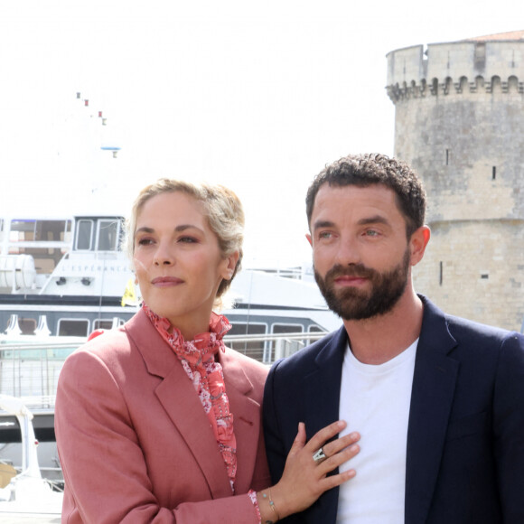 Alysson Paradis et Guillaume Gouix au photocall de la série "L'invitation" lors de la 23ème édition du Festival de la Fiction tv de la Rochelle 2021, à La Rochelle, France, le 18 septembre 2021. © Jean-Marc Lhomer/Bestimage 