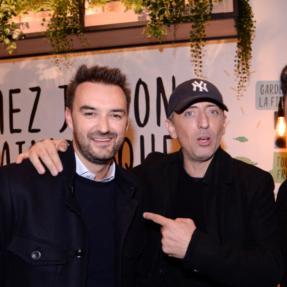 Cyril Lignac, Gad Elmaleh, Kev Adams - Inauguration du nouveau restaurant de fast food healthy de K. Adams, le "Jak Healthy" au 24 rue de Rivoli dans le 4ème arrondissement à Paris, le 15 octobre 2019. Le concept du restaurant est né de la rencontre entre le coach sportif J. Exilie, la restauratrice A. Sachet et l'humoriste K. Adams réunis autour d'une même idée: un repas sur le pouce sain et équilibré. © Rachid Bellak/Bestimage 