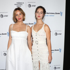 Judith Godreche et sa fille Tess Barthelemy - Soirée de clôture du Festival du film de Tribeca à New York le 19 juin 2021.