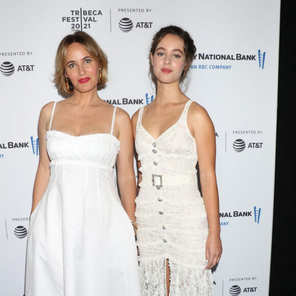 Judith Godreche et sa fille Tess Barthelemy - Soirée de clôture du Festival du film de Tribeca à New York le 19 juin 2021.