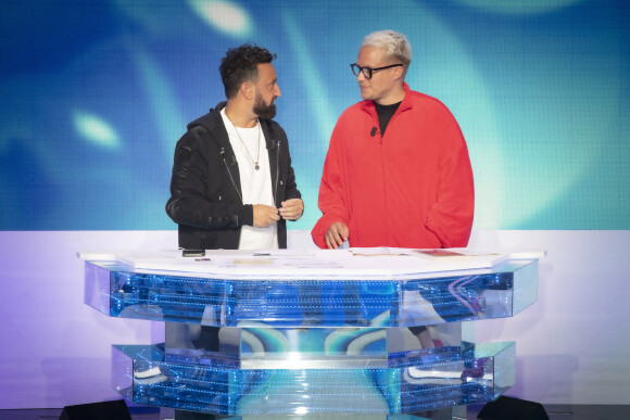 Exclusif - Cyril Hanouna, Guillaume Genton sur le plateau de l'émission TPMP (Touche pas à mon poste) diffusée en direct le 27 septembre 2021 sur C8. © Jack Tribeca / Bestimage 