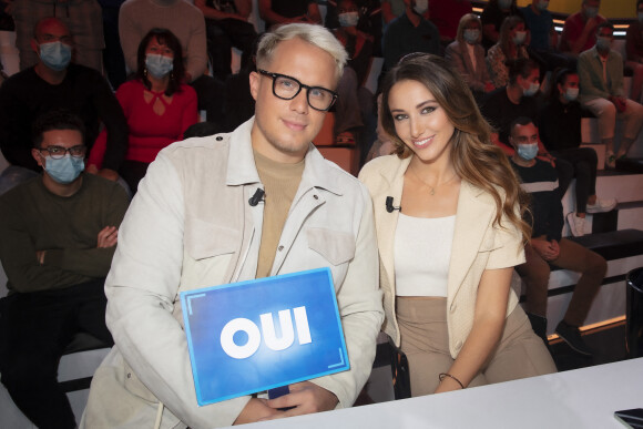 Exclusif - Guillaume Genton et Delphine Wespiser lors de l'émission Touche pas à mon poste (TPMP) diffusée en direct sur C8 le 11 octobre 2021. © Jack Tribeca / Bestimage 