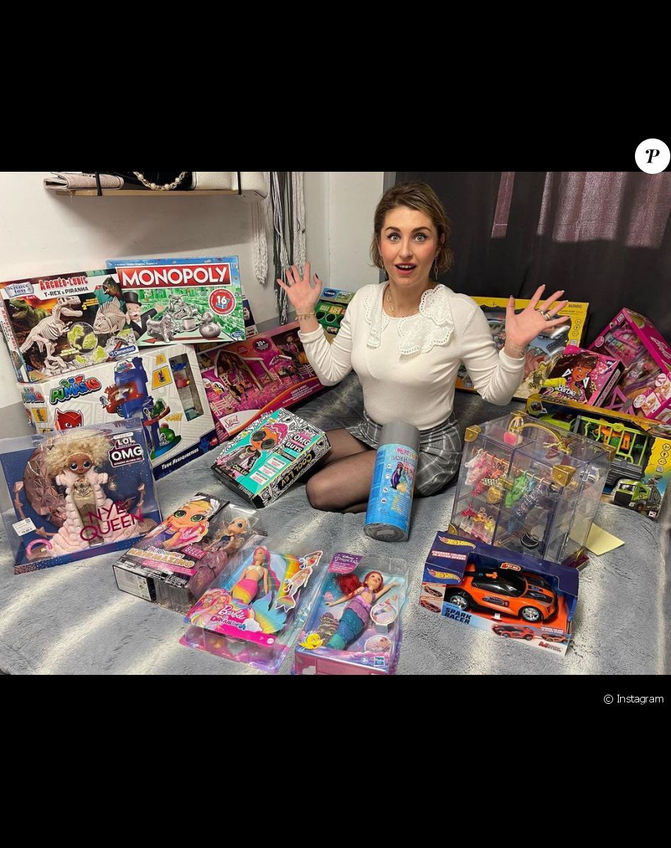 Amandine Pellissard entourée de cadeaux sur Instagram