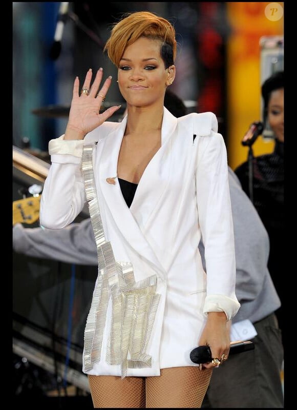 La jolie Rihanna en a eu marre des badboys. Pour la princesse de la Barbade, 2010 sera une année... sportive ! Car elle roucoule aujourd'hui dans les bras du très musclé Matt Kemp !
 
