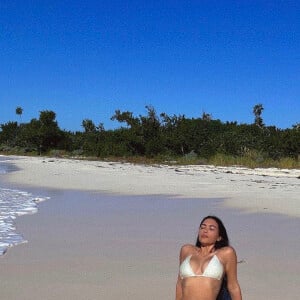 Kim Kardashian, torride en bikini, profite de vacances. Janvier 2022.