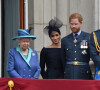 La reine Elisabeth II d'Angleterre, Meghan Markle, duchesse de Sussex, le prince Harry, duc de Sussex, le prince William, duc de Cambridge, Kate Catherine Middleton, duchesse de Cambridge - La famille royale d'Angleterre lors de la parade aérienne de la RAF pour le centième anniversaire au palais de Buckingham à Londres.