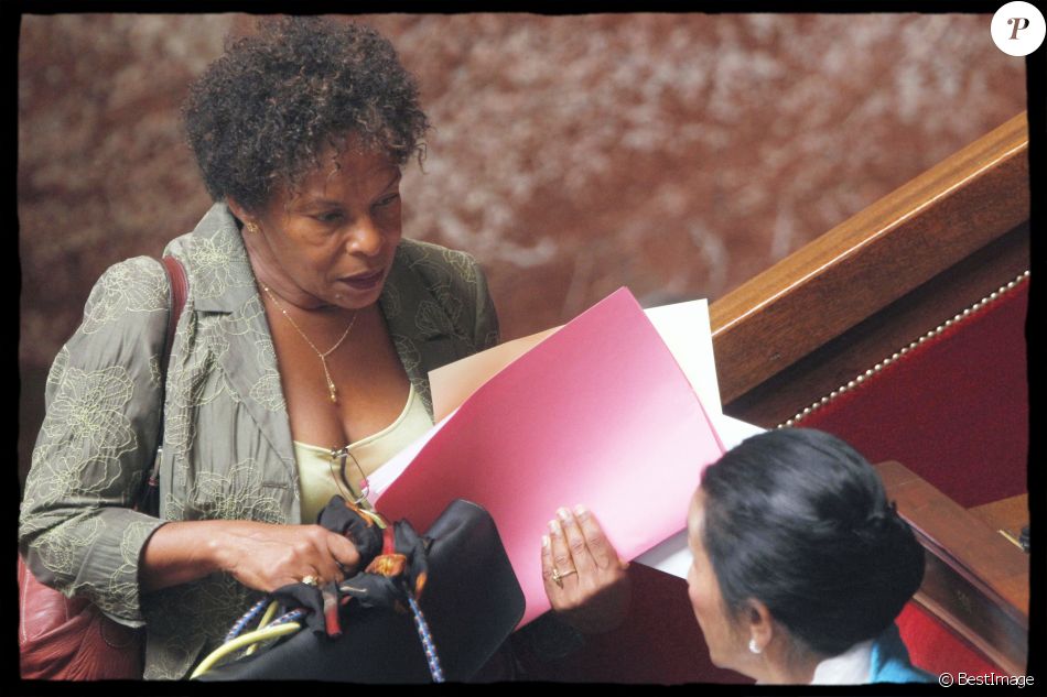 Christiane Taubira lors de la séance des questions d actualité à l assemblée nationale en