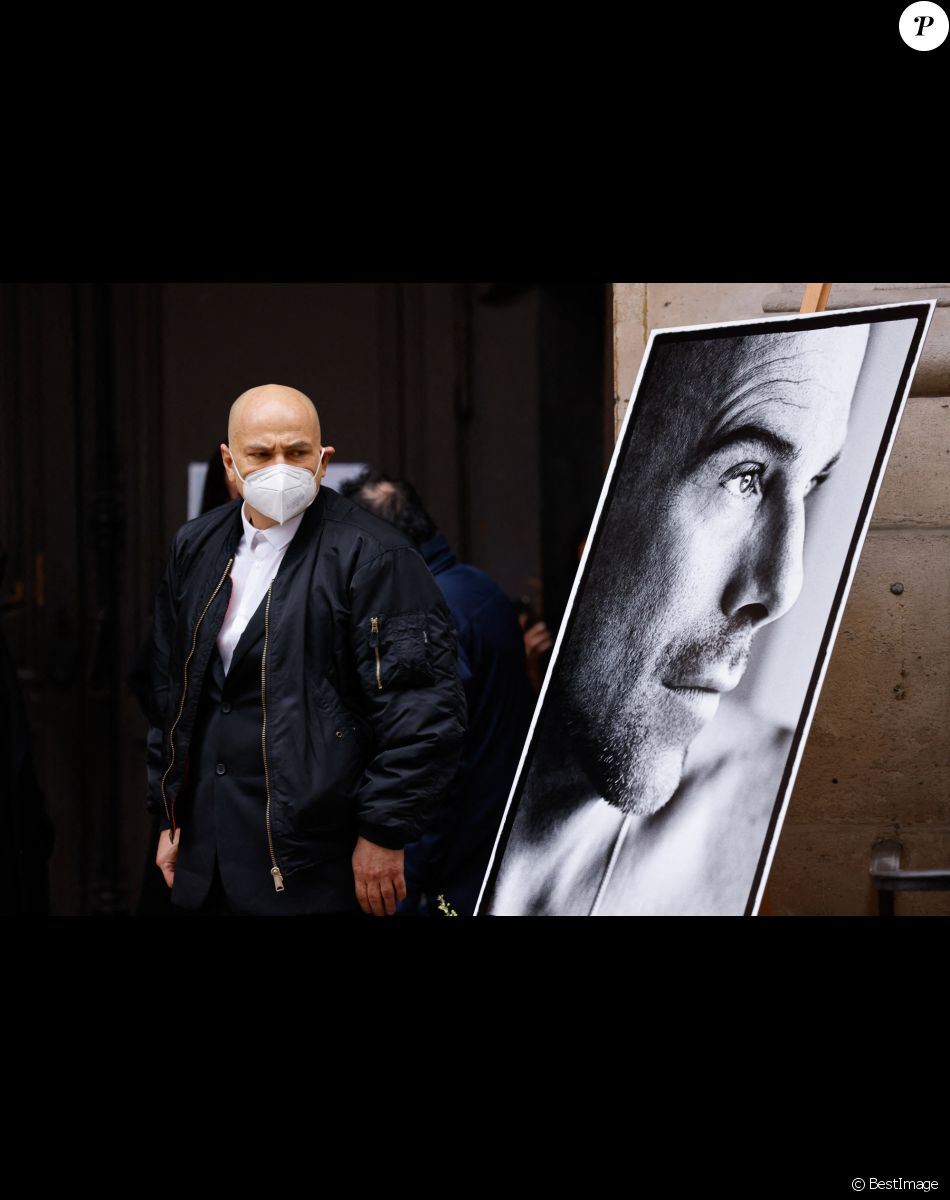 Krzysztof Leon Dziemaszkiewicz (compagnon du défunt) - Arrivées aux obsèques de Thierry Mugler au temple protestant de l'Oratoire du Louvre à Paris le 4 février 2022.