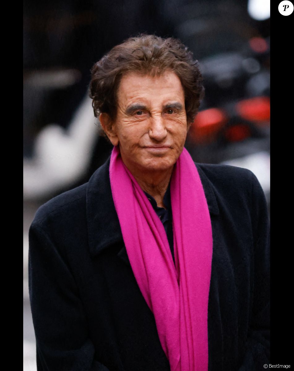 Jack Lang - Arrivées aux obsèques de Thierry Mugler au temple protestant de l'Oratoire du Louvre à Paris le 4 février 2022.