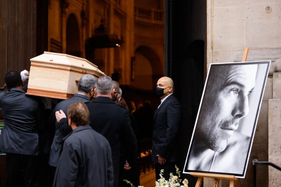 Illustration cercueil - Arrivées aux obsèques de Thierry Mugler au temple protestant de l'Oratoire du Louvre à Paris le 4 février 2022. 