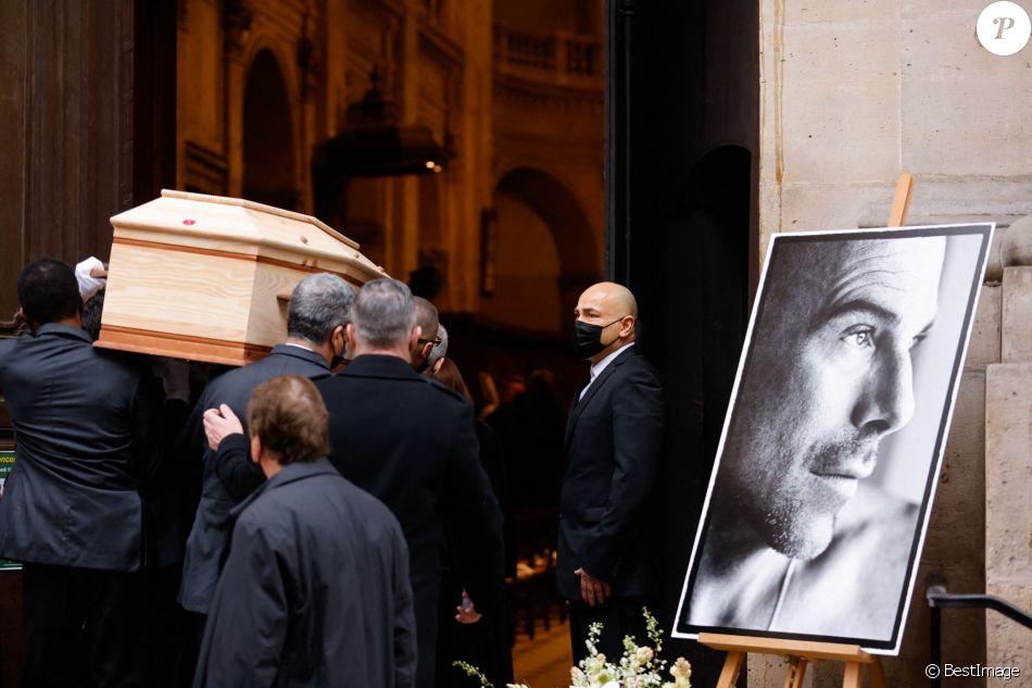 Illustration cercueil - Arrivées aux obsèques de Thierry Mugler au temple protestant de l&#039;Oratoire du Louvre à Paris le 4 février 2022.   