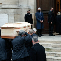 Obsèques de Thierry Mugler : François Vincentelli et sa compagne Alice Dufour, Jack Lang... l'adieu des VIP