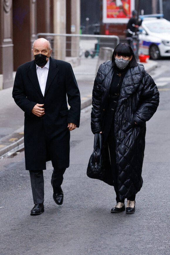 Chantal Thomass et son mari Michel Fabian - Arrivées aux obsèques de Thierry Mugler au temple protestant de l'Oratoire du Louvre à Paris le 4 février 2022. 