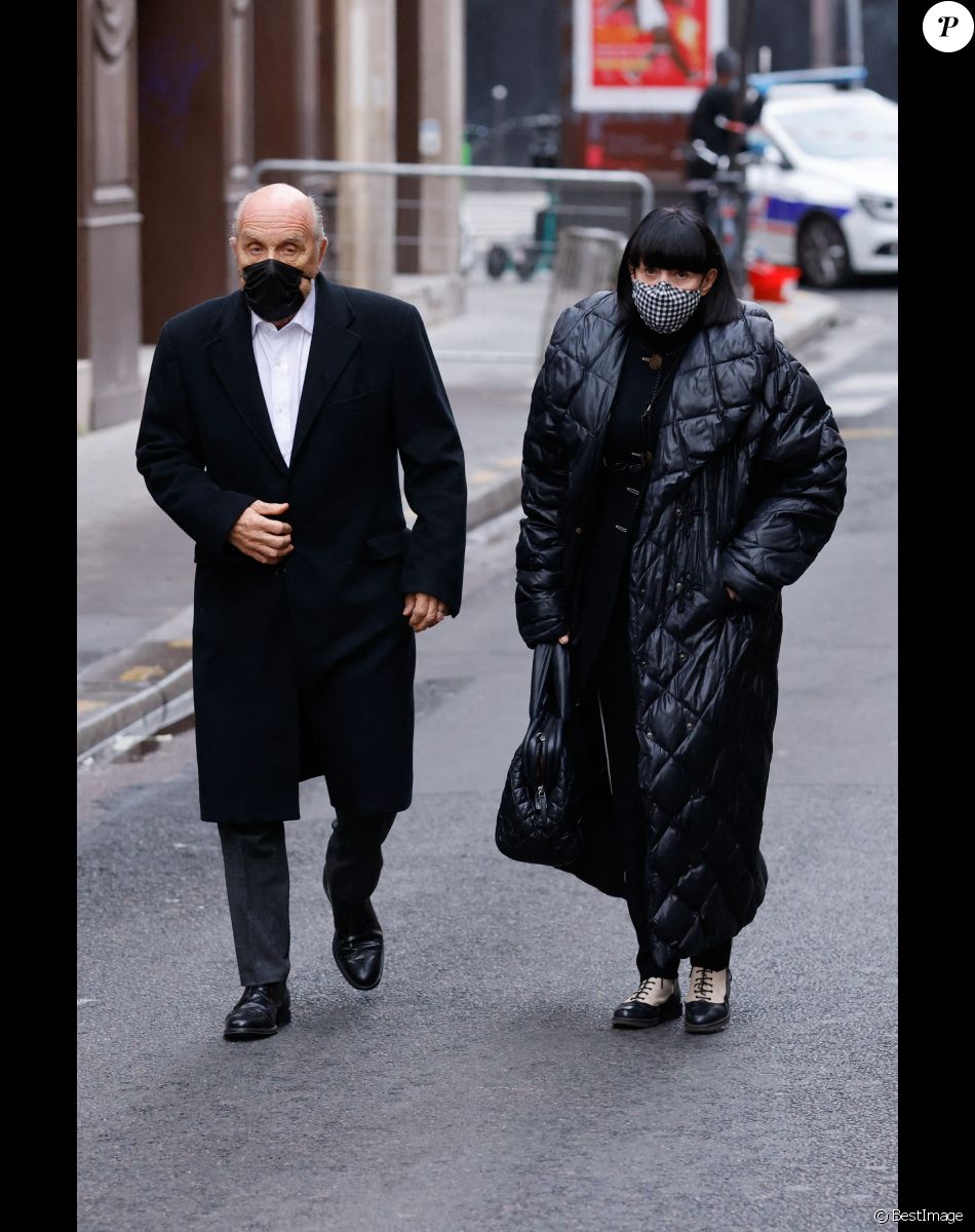 Chantal Thomass et son mari Michel Fabian - Arrivées aux obsèques de Thierry Mugler au temple protestant de l'Oratoire du Louvre à Paris le 4 février 2022.