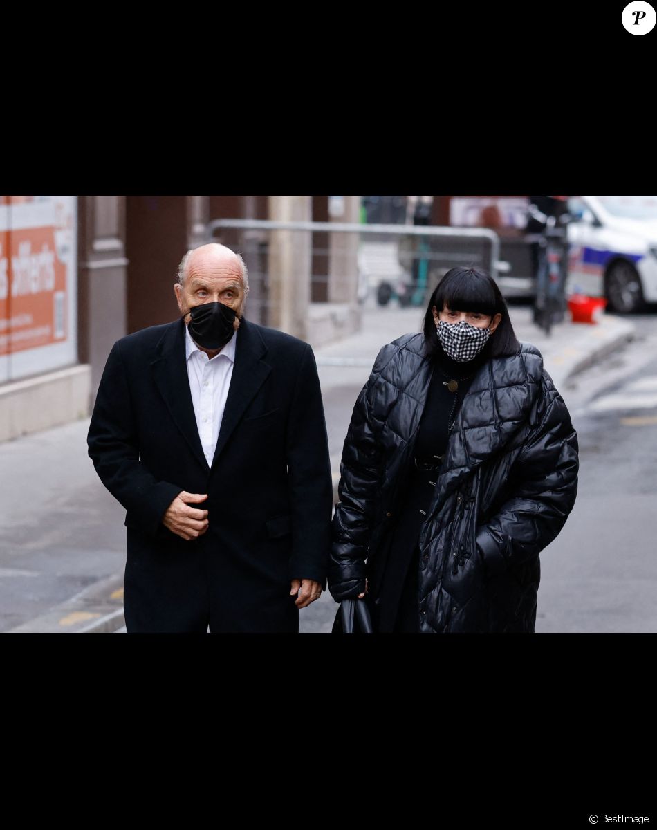 Chantal Thomass et son mari Michel Fabian - Arrivées aux obsèques de Thierry Mugler au temple protestant de l'Oratoire du Louvre à Paris le 4 février 2022.